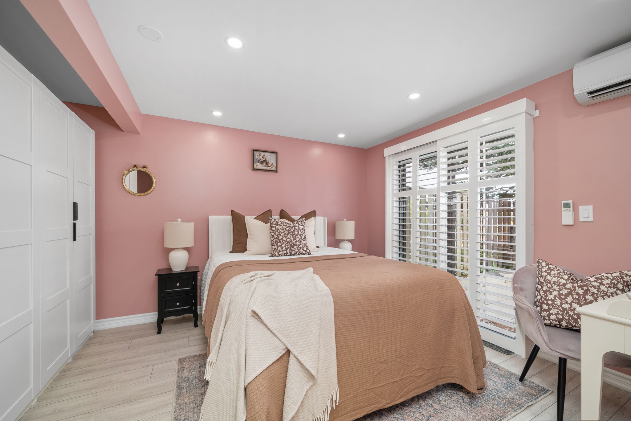 Fourth bedroom on the ground level at 10-765 Oklahoma Dr, Pickering, with a walkout to the yard