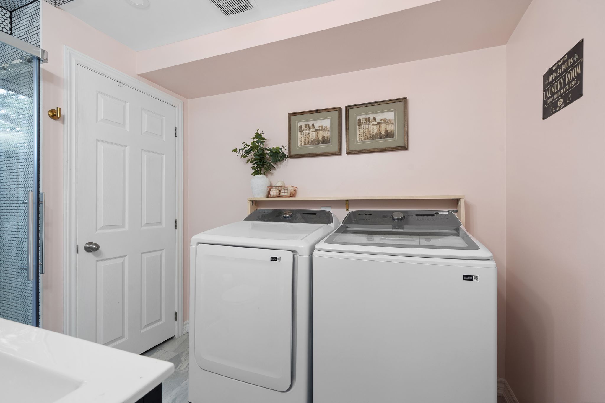 Laundry room on the ground level at 10-765 Oklahoma Dr, Pickering