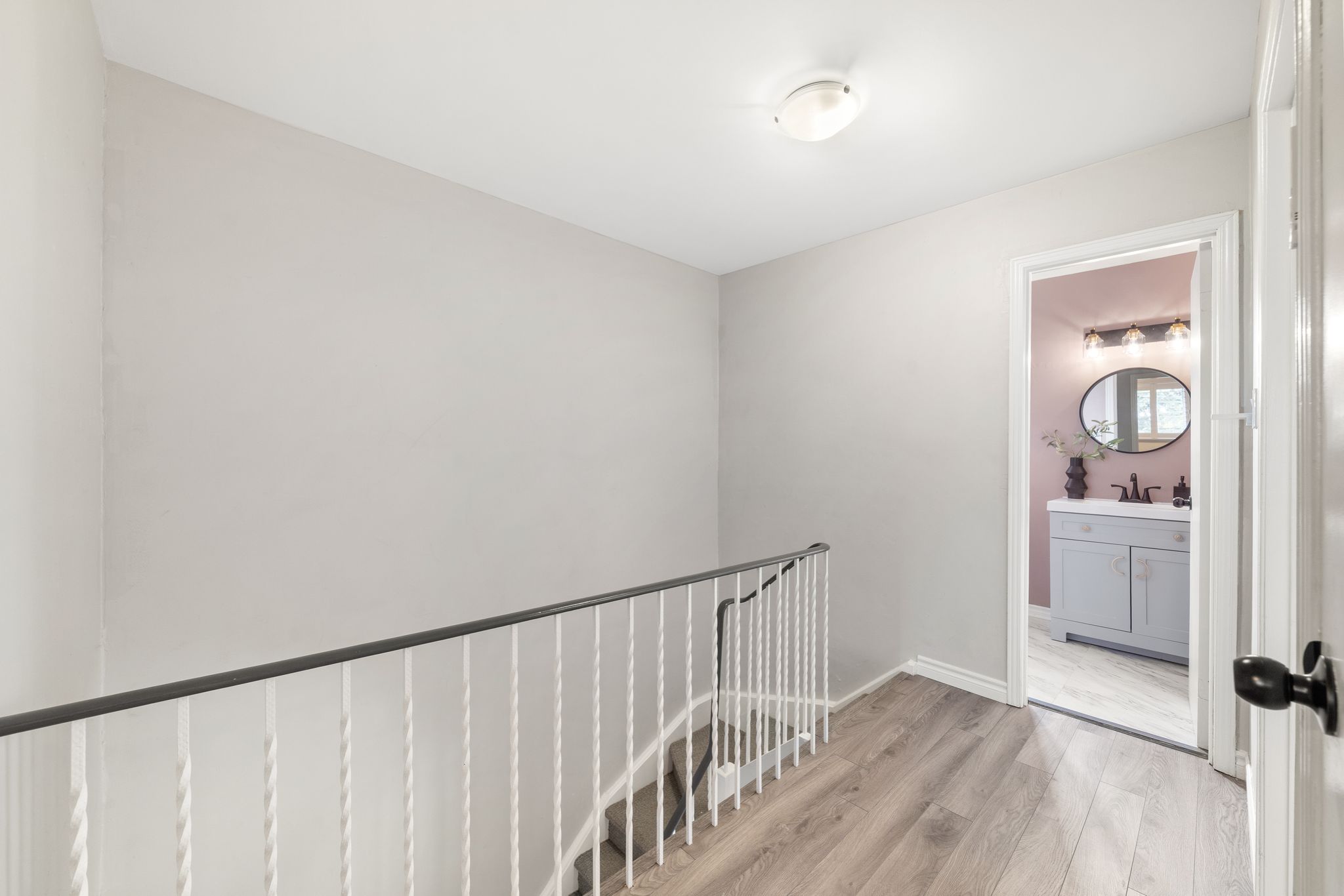 Upper hallway at 10-765 Oklahoma Dr, Pickering, with a view down the staircase