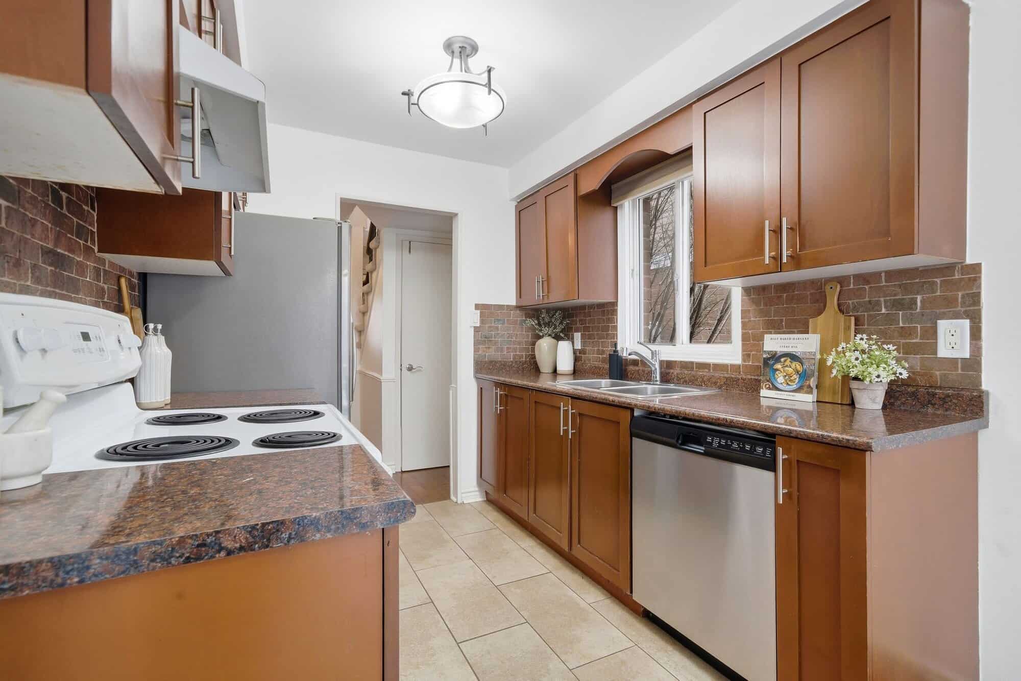 Kitchen appliances at 13 Rollo Drive, South East Ajax