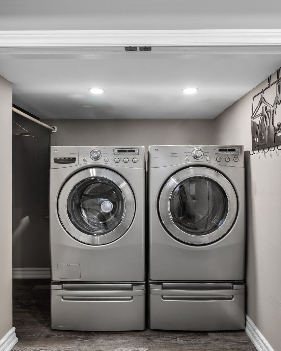 Laundry area in the finished basement at 14 Sleepy Hollow Place, Whitby