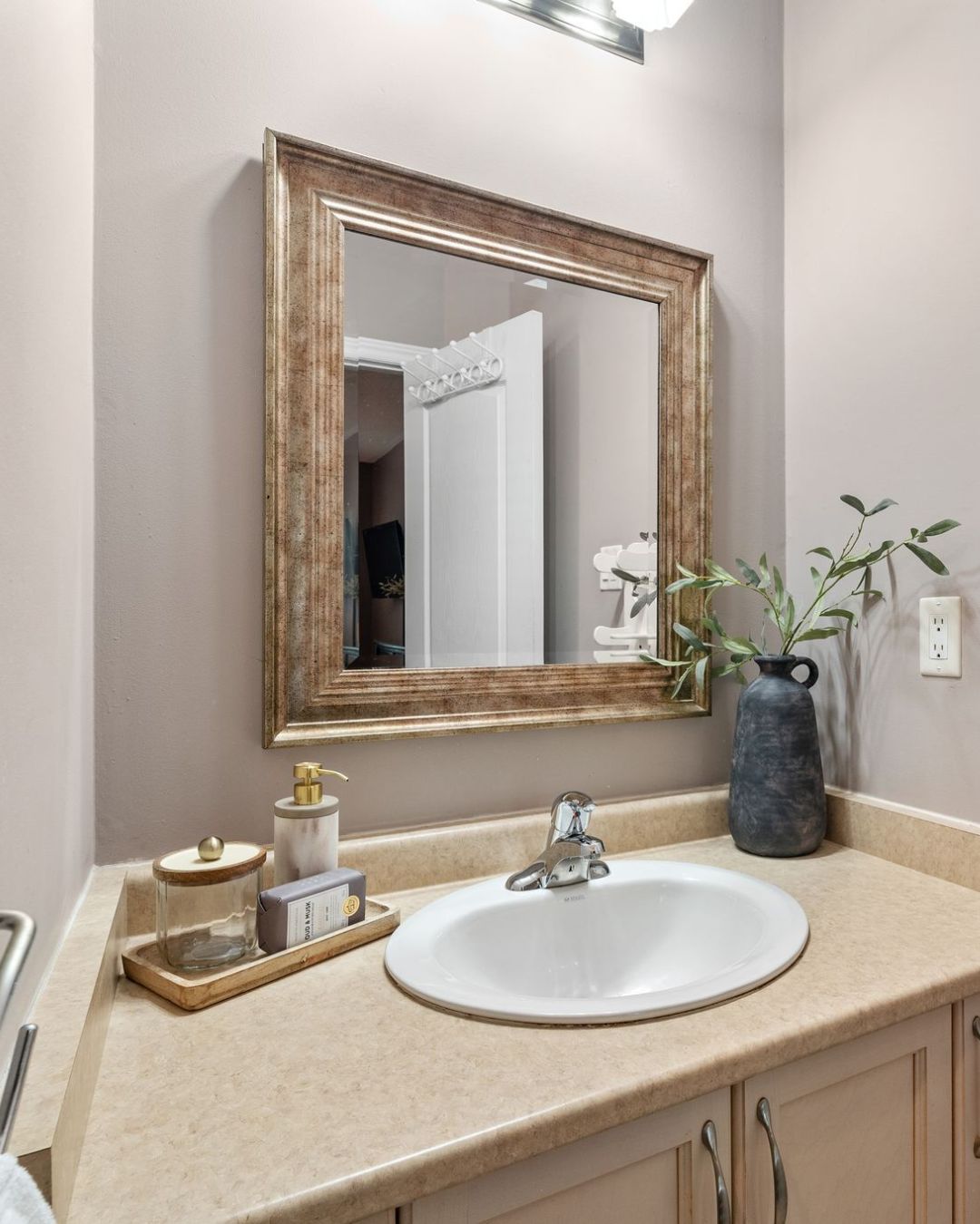 4-piece primary ensuite at 14 Sleepy Hollow Place, Whitby, with a vanity and soaker tub