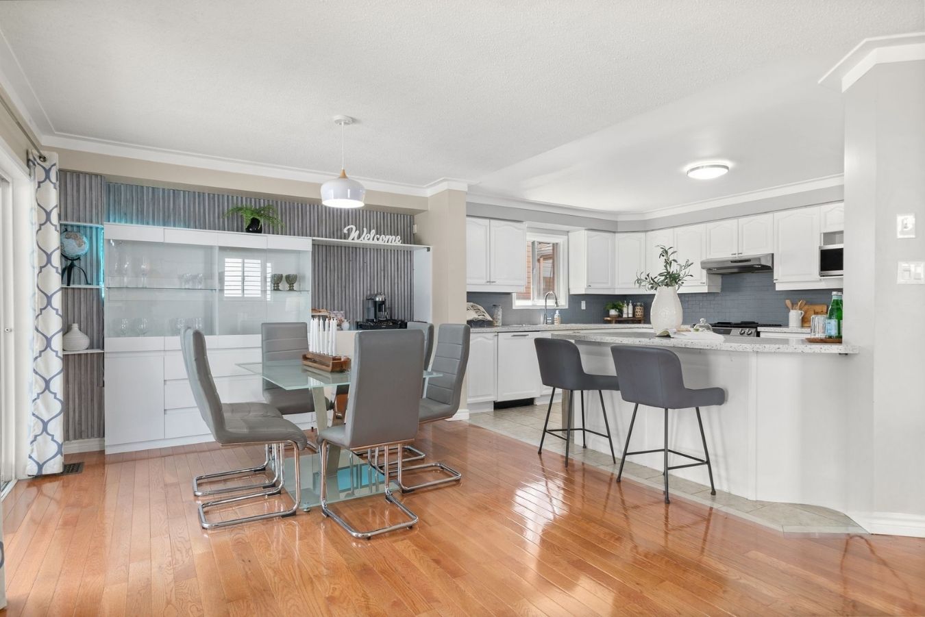 Breakfast bar at 1509 Grandview Street North, Oshawa, open to the kitchen and dining area