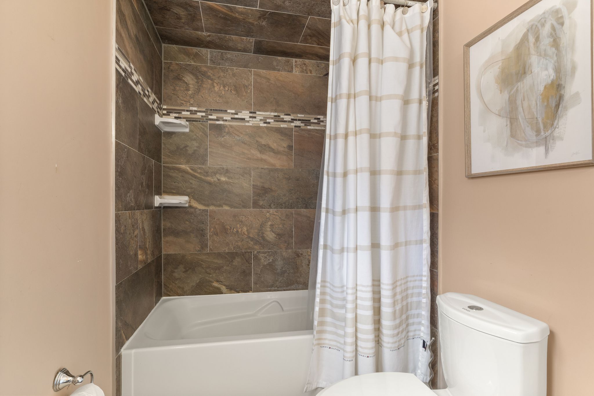 4-piece primary ensuite shower and tub at 1509 Grandview Street North, Oshawa, with tiled surround