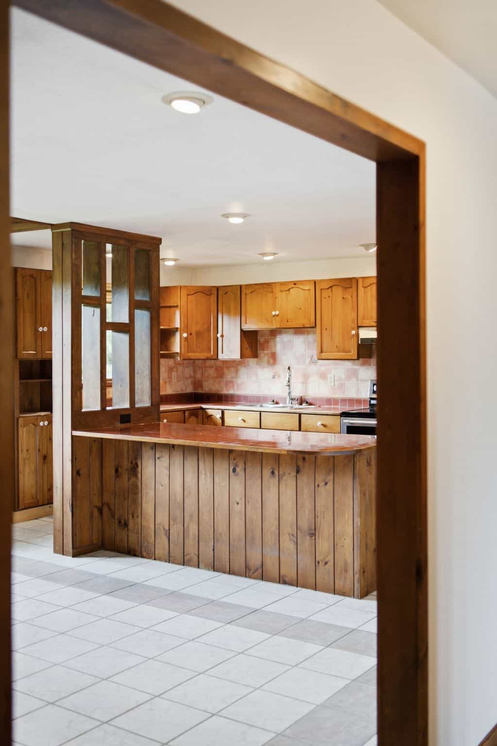 Kitchen archway at 17 Ontoro Blvd, South East Ajax, opening to the vaulted breakfast area