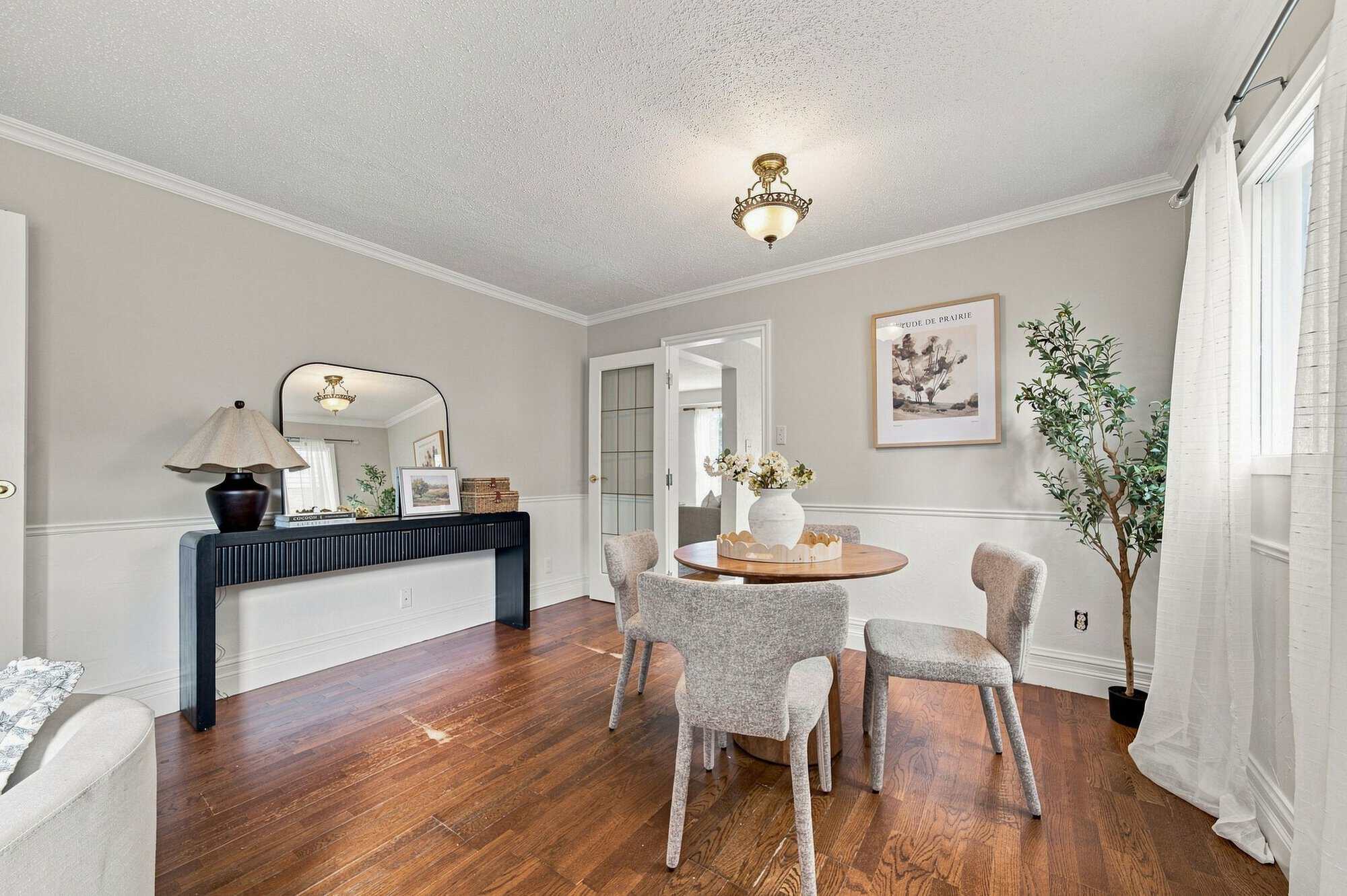 Dining area at 22 Kipling Cres, South Ajax, from a second angle, listed by Laura McBride, Ajax REALTOR®