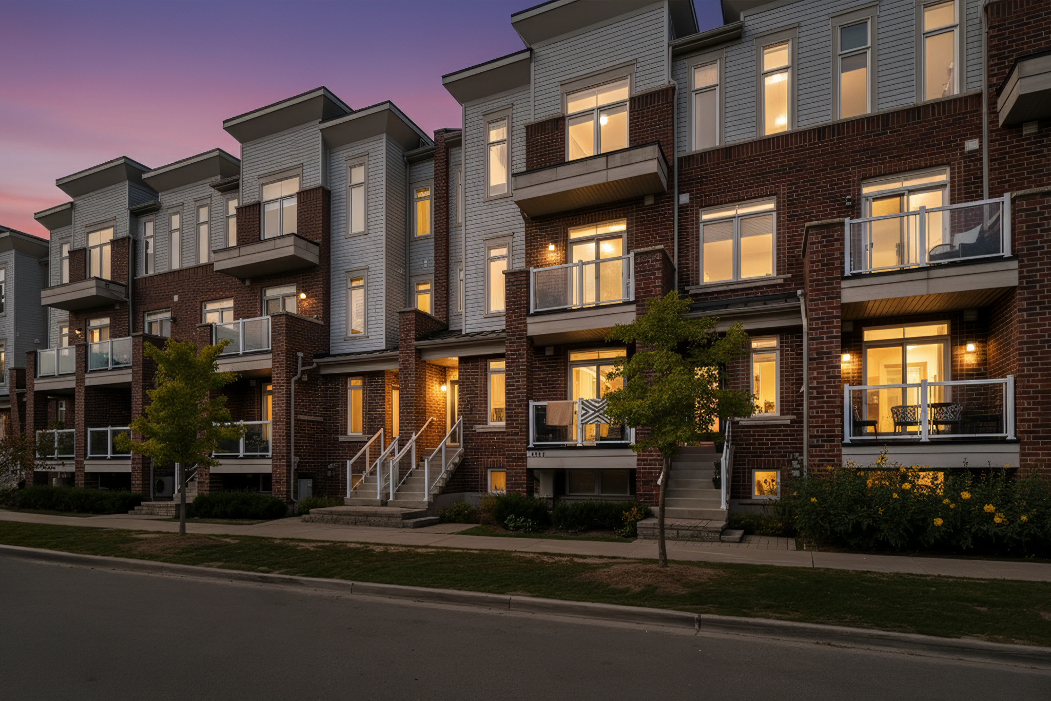 Street view of the stacked townhouse building at 2598 William Jackson Dr, Pickering, at dusk