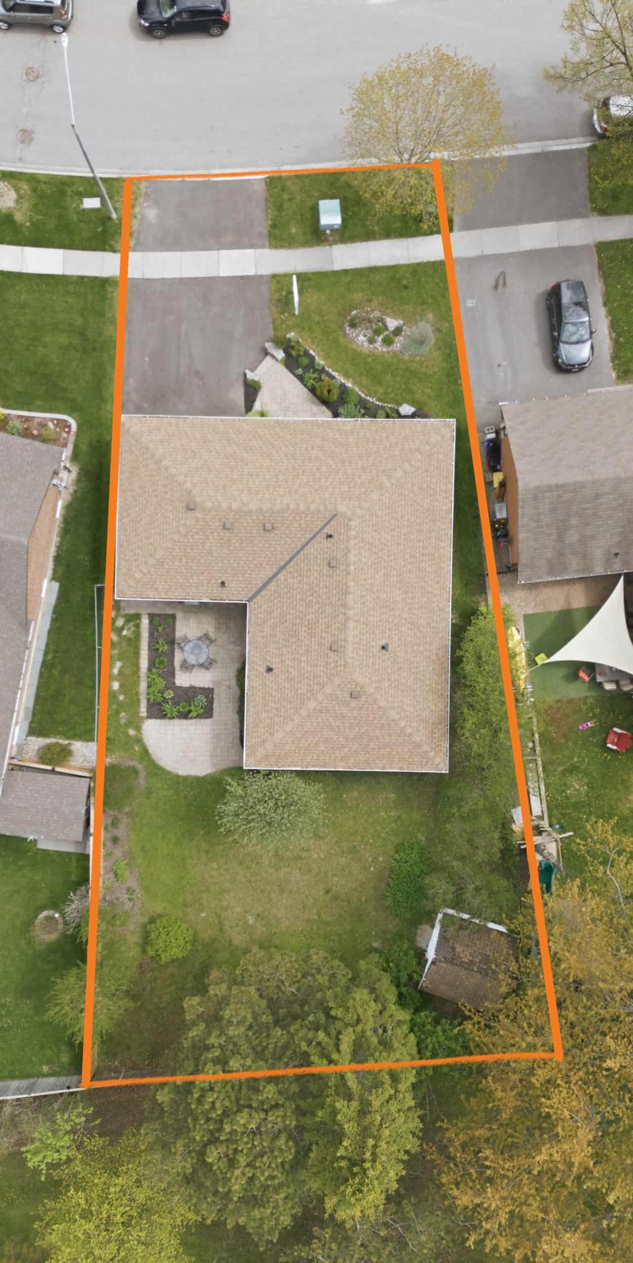 Aerial view of the lot at 39 Anstead Crescent, South Ajax, with property lines shown