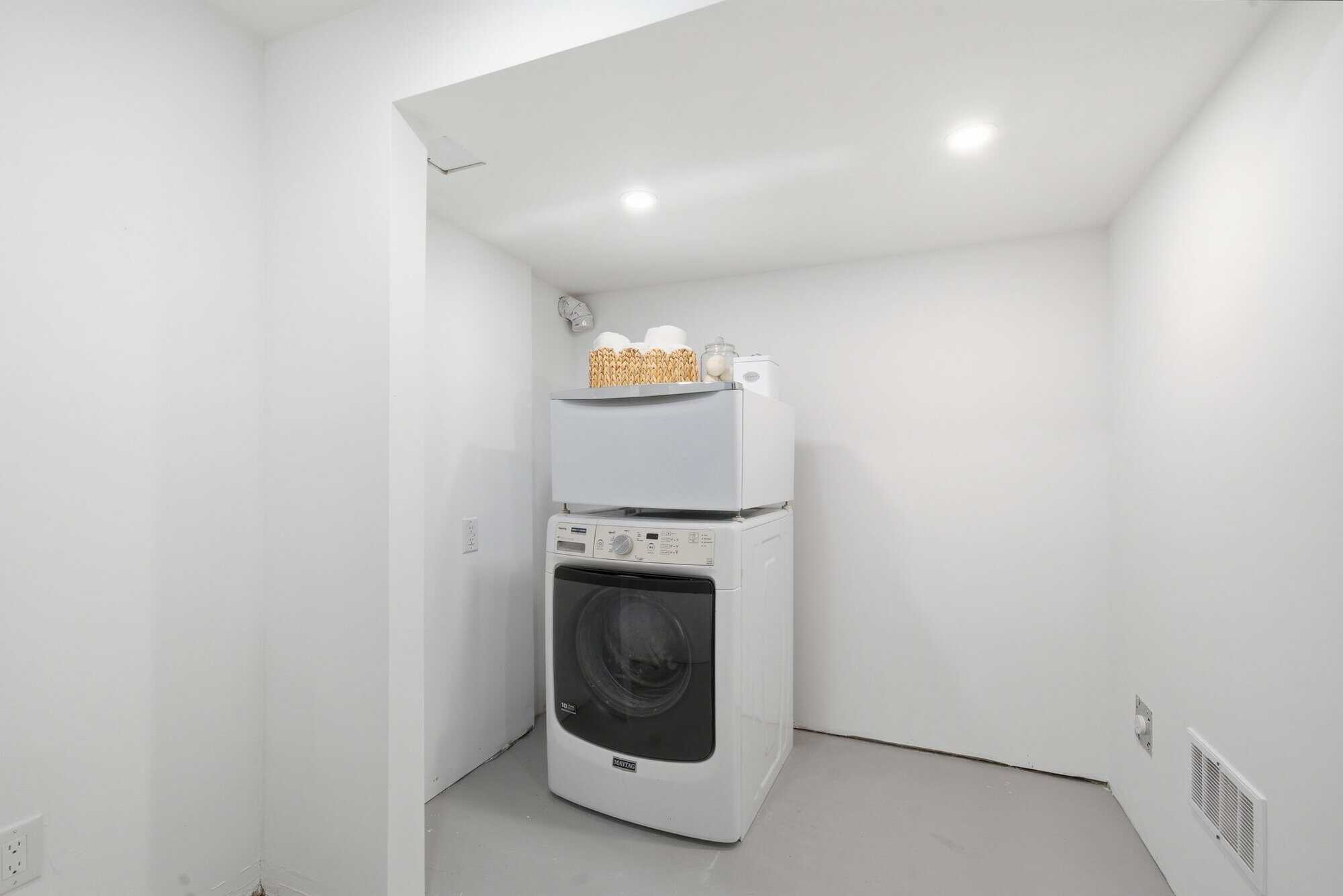 Basement laundry area at 39 Anstead Crescent, South Ajax