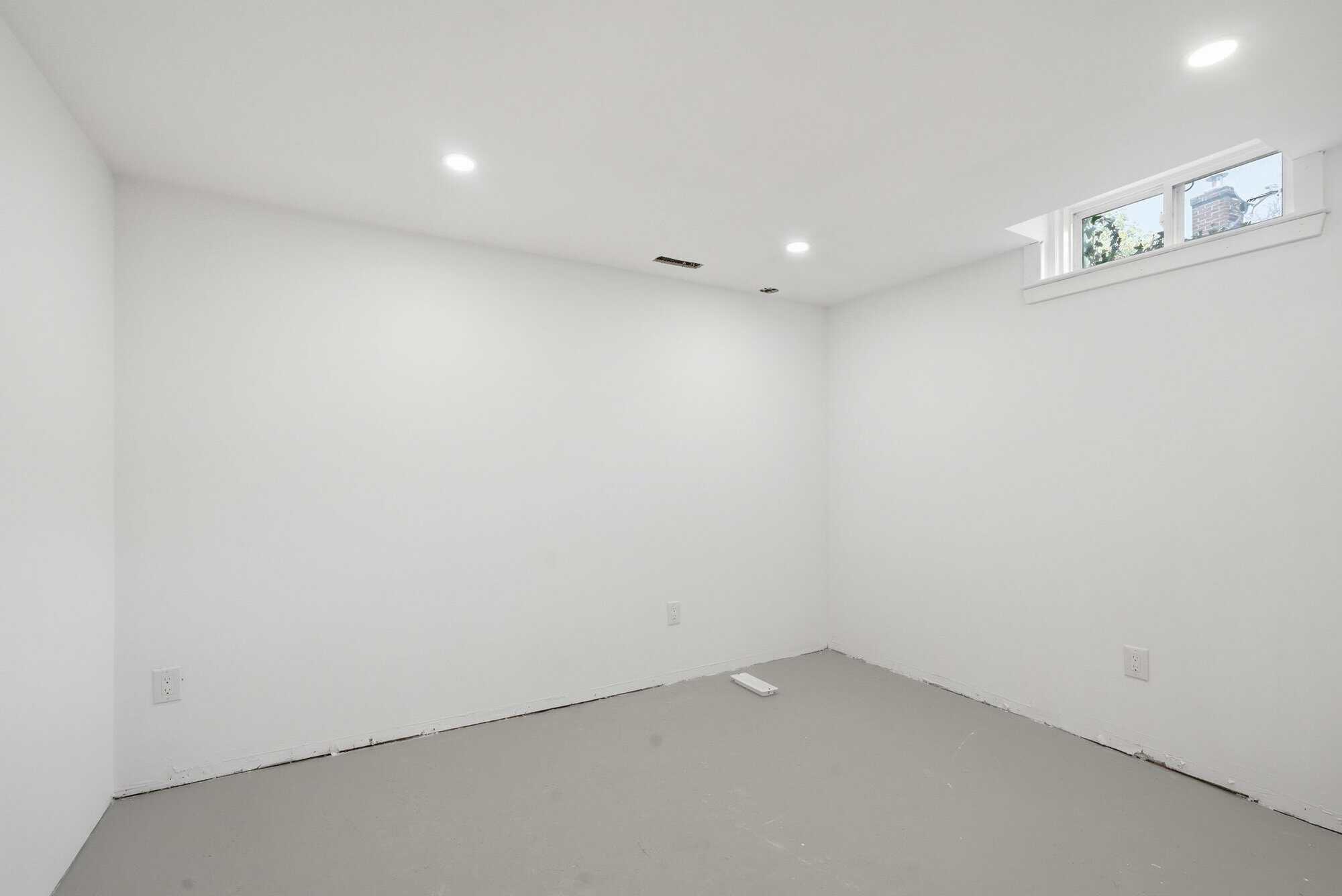 Unfinished basement room at 39 Anstead Crescent, South Ajax