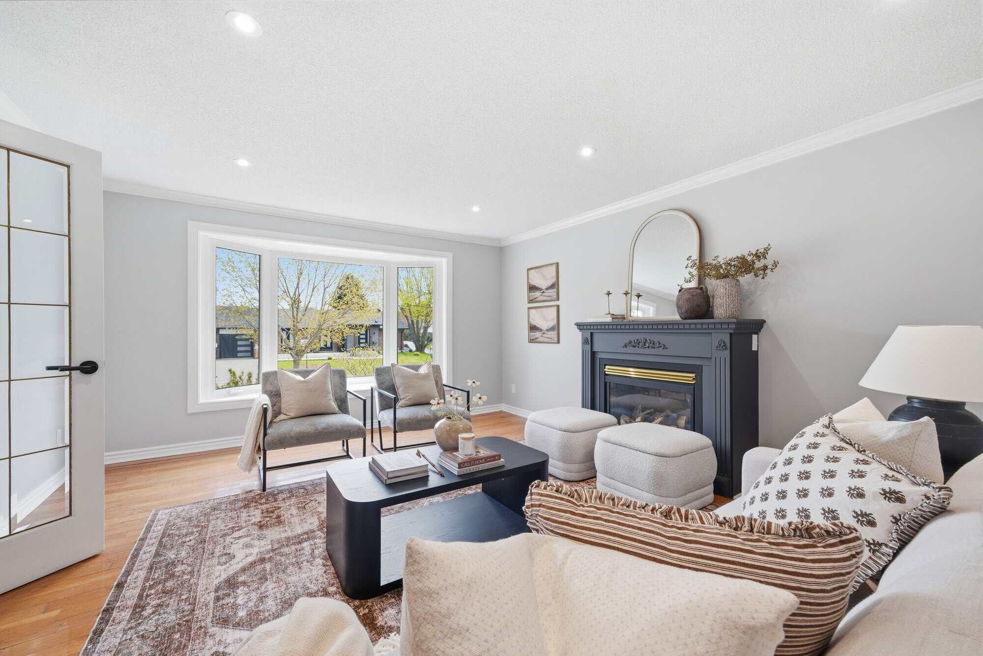 Living room at 39 Anstead Crescent, South Ajax, from a second angle